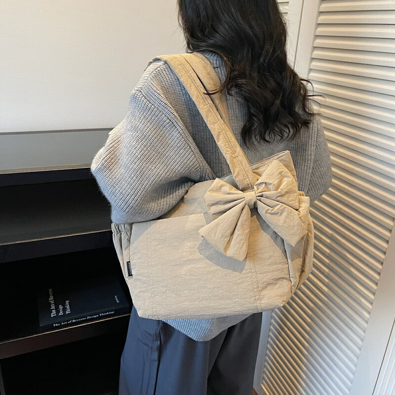 Rakuten - トートバッグ 大容量 軽量 帆布 レディース 通勤 通学 キャンバス 日韓風 かわいい 軽い 収納 ランドセル かばん ショルダーバッグ（1ヶ）