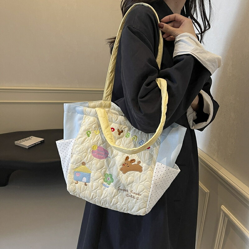 Rakuten - トートバッグ レディース キャンバス 大容量 軽い ショルダーバッグ キャリーバッグ 軽量 帆布 キャンバストート 肩掛け 通勤 通学 母の日（1ヶ）