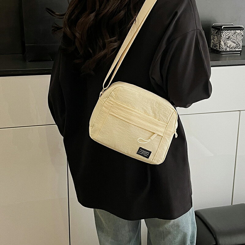 ナイロン ショルダーバッグ レディース 斜めがけ 軽量 斜め掛け きれいめ カジュアル バック 旅行 通勤バッグ 斜めがけバッグ 通学 旅行 バッグ (1ヶ)