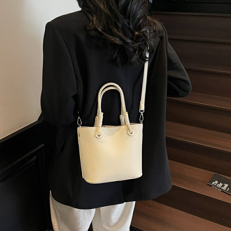 バケツバッグ 斜め掛け ショルダーバッグ ミニ 斜め掛けバッグ レディース 大人 小さめ PUレザー 軽い ..