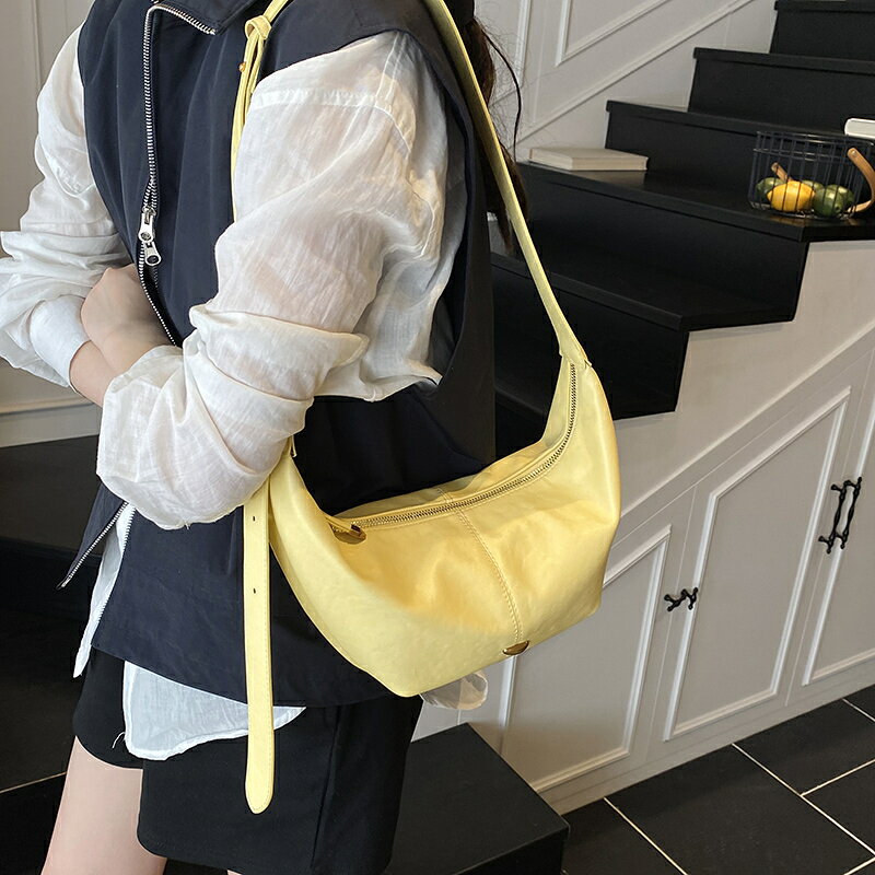 Rakuten - 斜め掛け ショルダーバッグ レディース ミニショルダー バッグ 合皮 かわいい 上品 軽量 軽い カジュアル 小さめ コンパクト 肩がけ 小さめ 半月（1ヶ）
