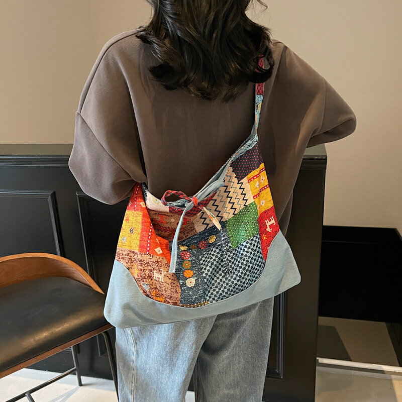 Rakuten - 斜め掛け ショルダーバッグ レディース 大容量 ショルダー バッグ キャンバス かわいい 上品 軽量 通勤 カジュアル 大きめ 肩がけ 調節可能（1ヶ）