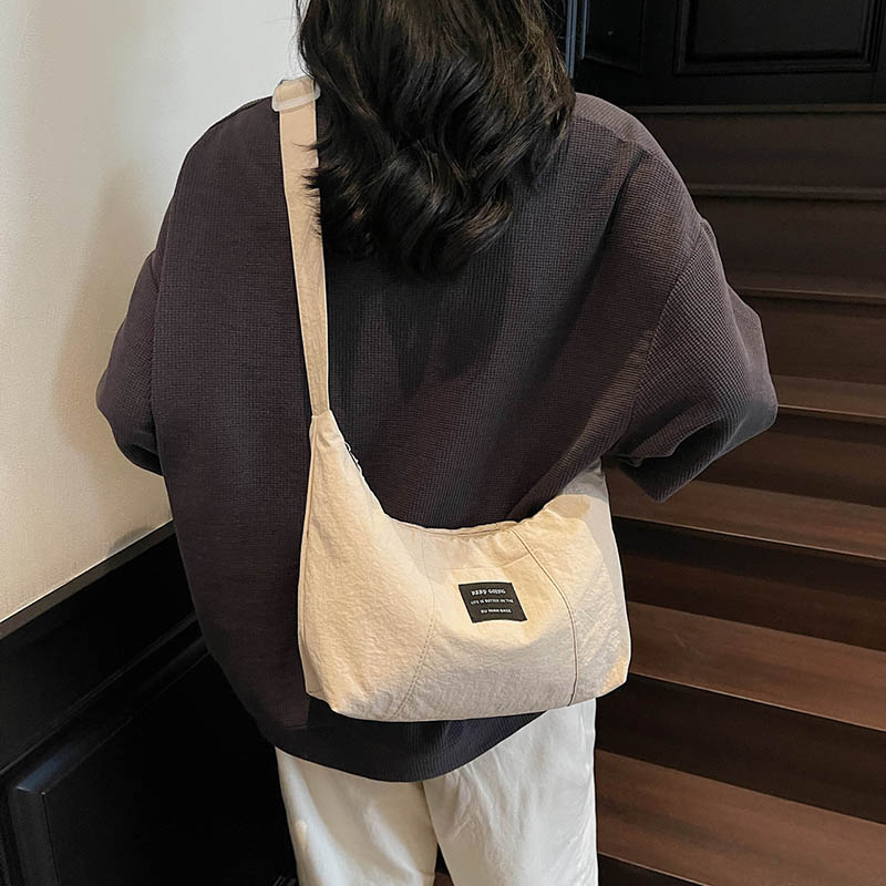 Rakuten - ショルダーバッグ ナイロン 超軽量 レディース 斜め掛け 大人 軽い バッグ 肩掛け 小さめ バッグ かばん 大人 斜め掛けバッグ 通学 通勤バッグ（1ヶ）