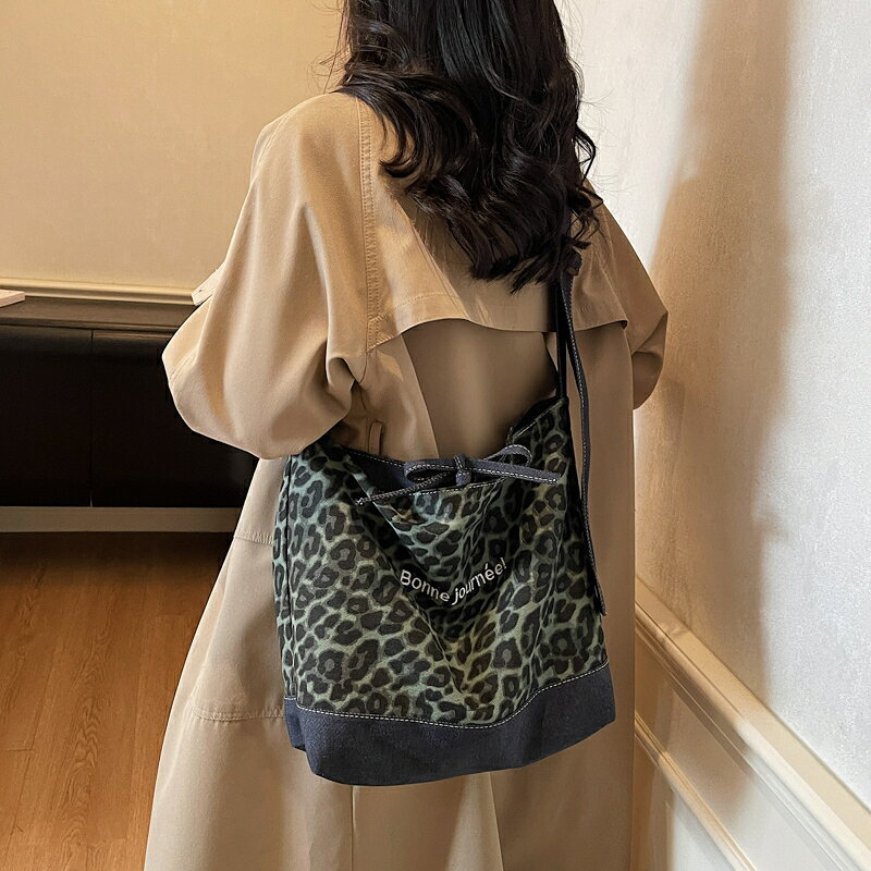 Rakuten - ショルダーバッグ レディース 大人 軽量 トートバッグ 大きめ 2wayバッグ 大容量 A4 韓国 女性 カバン 旅行 きれいめ シンプル バッグ 修学旅行（1ヶ）