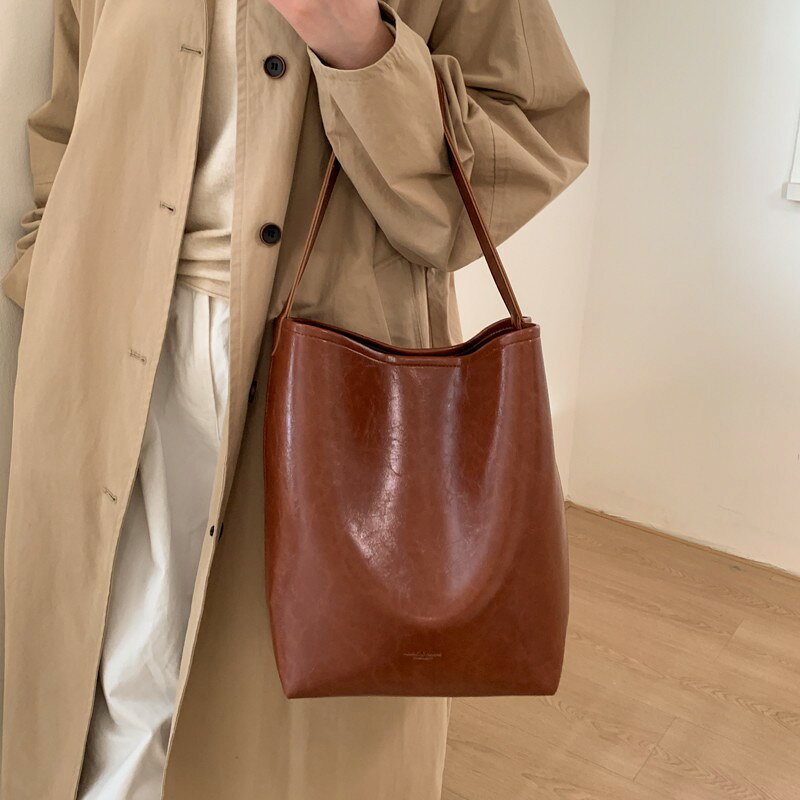 Rakuten - バケツバッグ PU ショルダーバッグ レディース バッグ 秋冬 ワンショルダー 大容量 ショルダーバッグ 手提げ 肩掛け 通勤 通学（1ヶ）