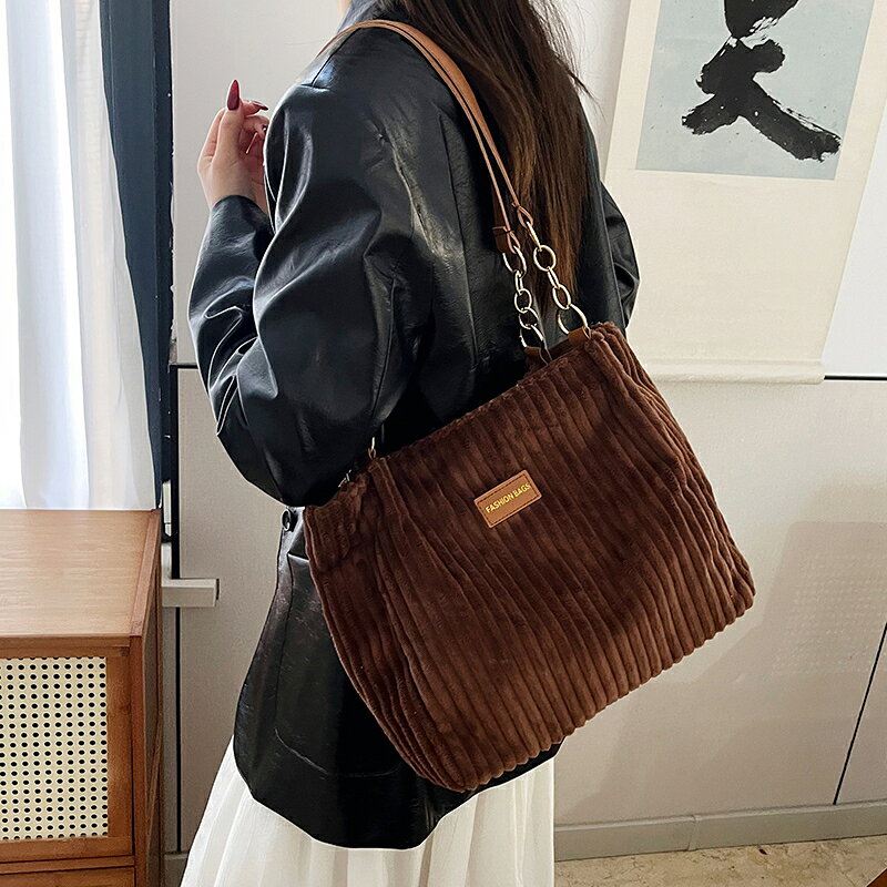 Rakuten - ショルダーバッグ レディース 大人 秋冬 大容量 コーデュロイ ハンドバッグ 鞄 カバン かばん ポケット 通勤バッグ シンプル 多収納（1ヶ）