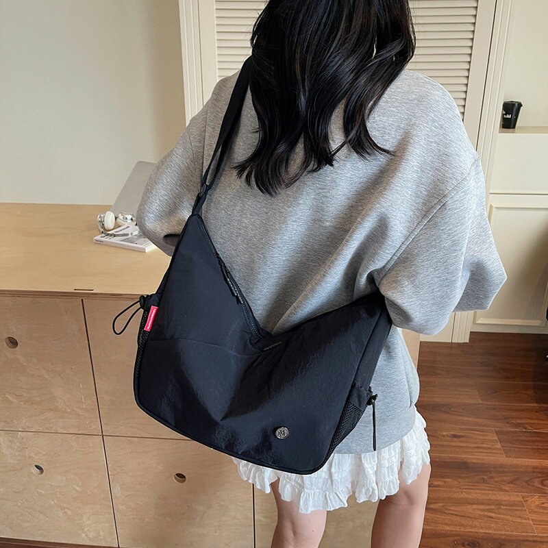Rakuten - エコバッグ 帆布 肩掛けバッグ 斜め掛けバッグ レディース メンズ 男女兼用 ショルダーバッグ 大容量 キャンバス 多収納 布製 通勤 通学 大学生（1ヶ）