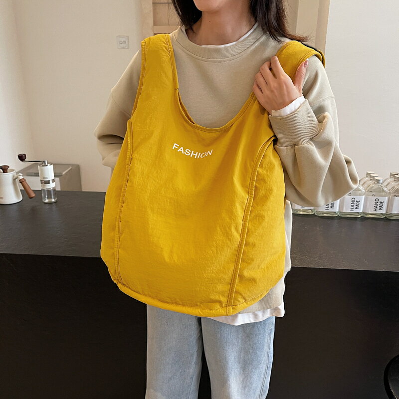Rakuten - トートバッグ レディース 大きめ ナイロン おしゃれ a4 軽量 大容量 通勤 通学 多収納 シンプル 旅行 お洒落 手持ち 手提げバッグ（1ヶ）