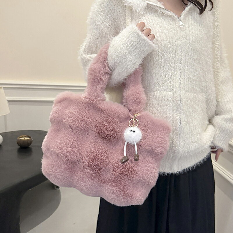 Rakuten - 秋冬バッグ 軽量 ふわふわ ファー トートバッグ ハンドバッグ 通勤バッグ バッグ トート ふわふわ レディース ファーバッグ 冬バッグ 秋冬 バック （1ヶ）