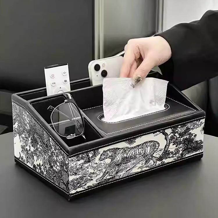 ティッシュケース 卓上収納ケース おしゃれ ティッシュボックス フェイクレザー製 多機能 リモコンスタンド リモコンラック ペン立て 仕切り付き 小物