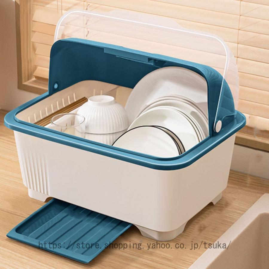 製品仕様製品名：水切りかご材質：PP 【高級PP素材】高質量のプラスチック素材で作られており、耐久性があり安全に使用できます。強化された耐久性があり、心配がなく安心してお使いいただけます。【透明】厚みのある透明な目に見えるハーフクラムシェル、食器は一目でクリアで、タイプは明確に区別されます。【掃除が簡単】下部のドリップトレーは引っ張ったり動かしたりできるので、水を注ぐのに便利で、掃除にも便利です。【食器用水切り】キッチンをすっきりと清潔に保つモダンスタイルの食器用水切り。キッチンスペースをより大きく、より簡潔にします。【大活躍】簡単な保管、安定したスタンドにより、カトラリーやフォークカップを安全に配置できます。家庭のキッチン、レストラン、バー、ホテルなどに最適です。