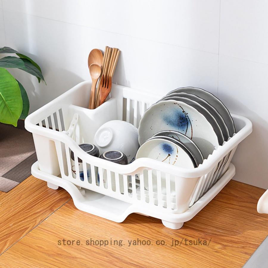 【商品仕様】キッチンスタンド製品：約44.5*27.5*18cm。A=1個入り。B=2個入り。C=3個入り。D=4個入り。E=5個入り。材質：PPプラスチック製。注意：製品はキッチン収納棚に限り、食器は含まれていません！ 【水切り】通気性があり、乾きやすいので衛生的です。食器キッチンツールをスッキリ清潔に収納、洗った後の風通しも便利できます。【便利で実用的】=ご家庭ではもちろん、喫茶店やレストラン、ホテルなど多様なシーンにマッチするキッチン用品です。あなたの友人や隣人への素敵な贈り物。 【関連キーワード】食器 箸 水切りラック カゴ 水受けトレー付き タテ置き 水切りバスケット 食器ドレンバスケット 皿と箸立て水切り 大容量 収納ケース お茶碗収納ケース 厚め 食器乾燥ボックス 机上食器収納 厚重感良い 箸ケース キッチン用 お茶碗収納ボックス 哺乳瓶乾燥 キッチン収納 食器ケース 食器棚 防汚 コンパクト 水切りかご 家庭用 流れる 箸立て お椀スタンド 省スペース ボウルラック ボウル収納スタンド 茶碗 汁椀 スタンド 食器立て 収納