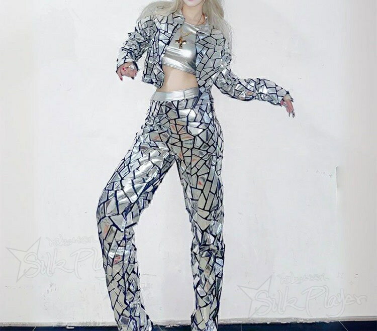 kpop 衣装 レディース セットアップ シルバー 大人 ダンス衣装 へそ出しトップス メタリック モザイク柄 ショートジャケット ロングパンツ アイドル衣装 ヒップホップ ジャズ 派手 個性派 韓国 ダンス 衣装 練習着 グループ衣装 お揃い ライブ イベント