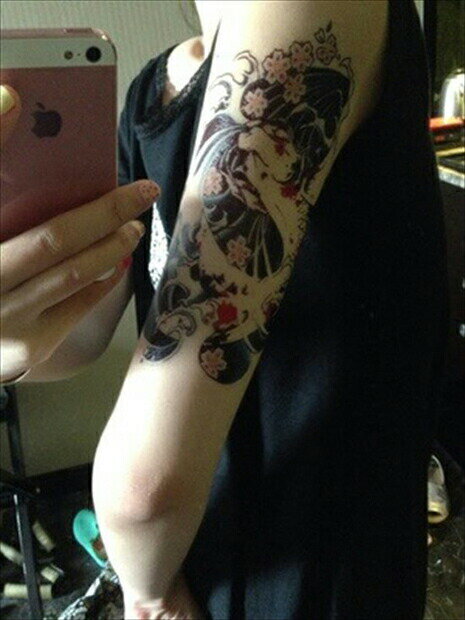 今だけ割引 タトゥーシール 防水防汗で長持ち! タトゥーシール 大きい 鯉 水 花(メール便送料無料)|タトゥシール タトゥーシール tatoo入れ墨 ボディシ...