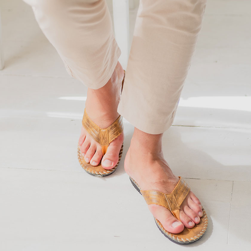 サンダル メンズ ブランド おしゃれ 大人 カジュアル ファッション 靴 シューズ トングサンダル 鼻緒 ヌバック PUレザー 父の日 プレゼント ブラック キャメル ブラウン 黒 アウトドア 25.5cm 26cm 26.5cm 17cm リゾート レジャー 海 プール 夏