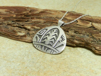 インディアンジュエリー・ホピ族 Mitchell Sockyma(ミッチェル・ソッキーマ)作 トウモロコシデザイン・チェーン付きペンダント