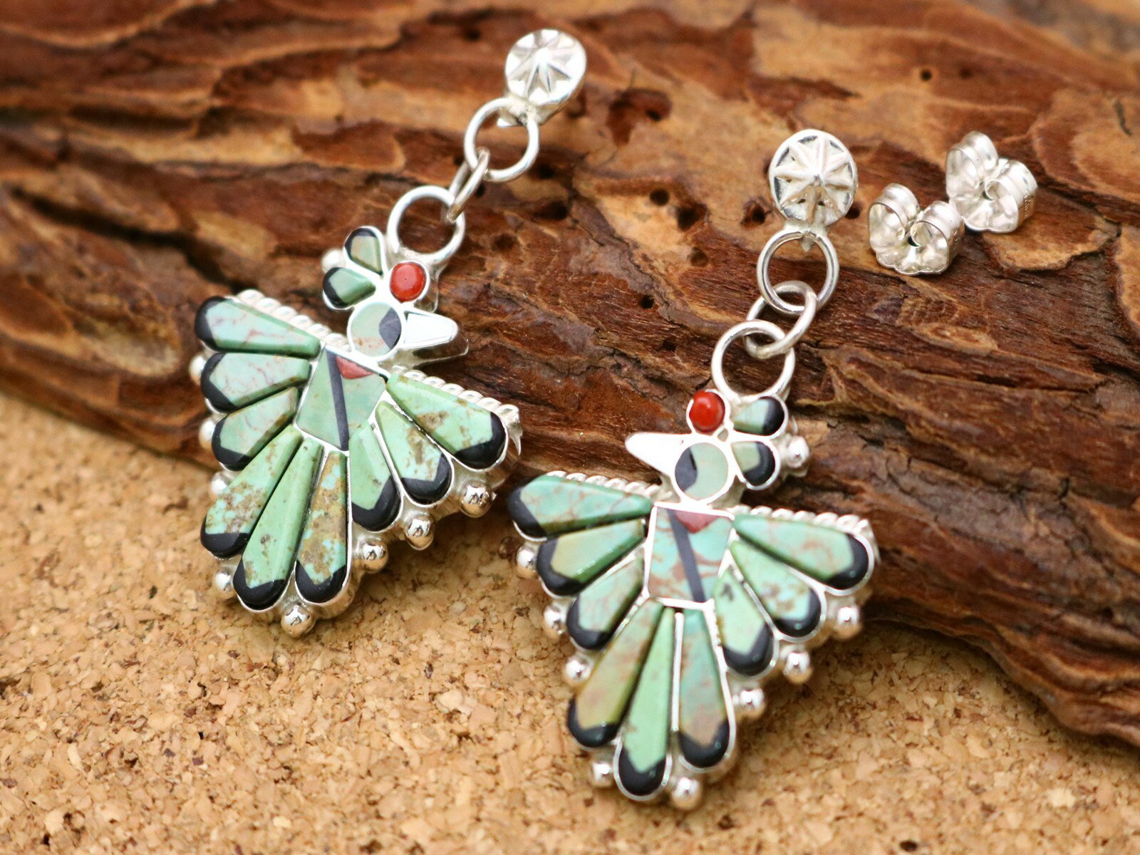 インディアンジュエリー Michelle Penia ズニ族 ピアス ぶらさがり サンダーバード モチーフ インレイ デザイン ターコイズ コーラル ネイティブ...