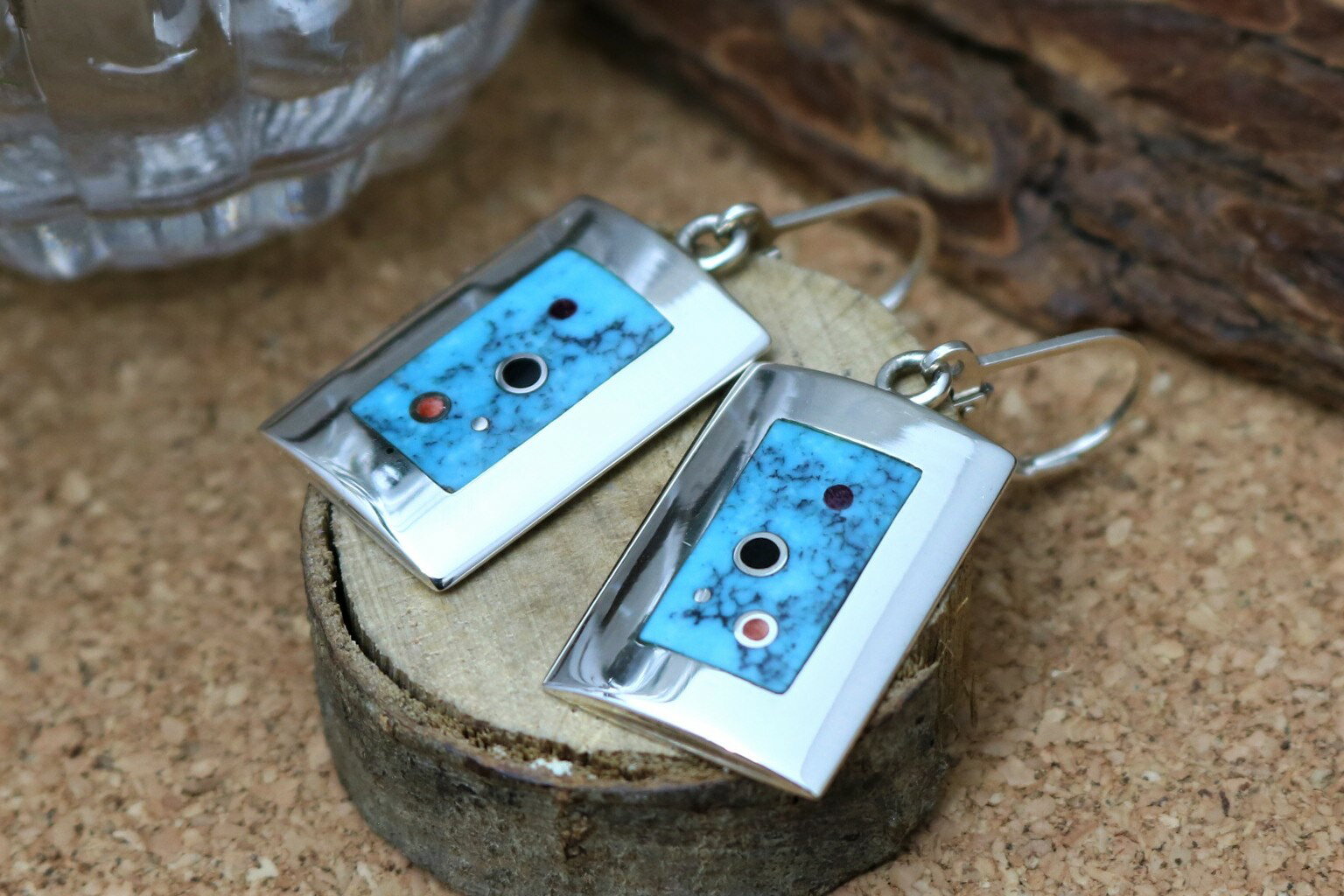 インディアンジュエリー・ナバホ族 Veronica Benally(ベロニカ・ベナリー) スクエア型・ターコイズ インレイ ぶら下がりピアス