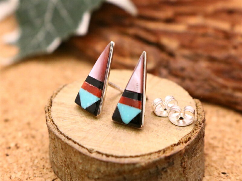 インディアンジュエリー ズニ族 ピアス インレイ トライアングル型 デザイン スタッズピアス ネイティブ アメリカン シルバー アクセサリー メンズ レディース...