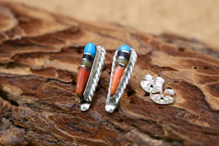 インディアンジュエリー ズニ族 ピアス インレイ 縦長 デザイン スタッズピアス ターコイズ コーラル シェル ジェット ネイティブ アメリカン シルバー アク...