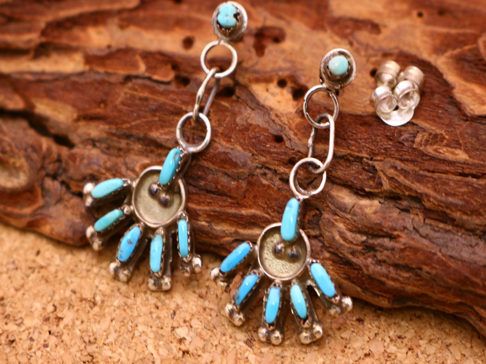 インディアンジュエリー ズニ族 ピアス ぶらさがり ニードルポイント デザイン ターコイズ ネイティブ アメリカン シルバー アクセサリー レディース ギフト ...