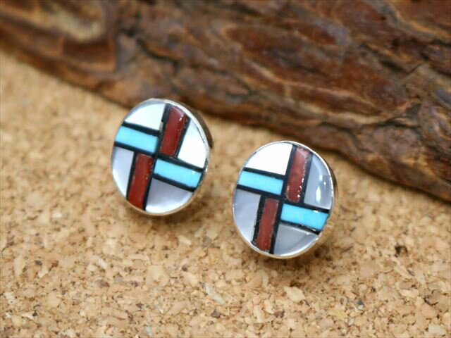 インディアンジュエリー ズニ族 ラウンド型 ズニカラー インレイ デザイン スタッズ ピアス ネイティブ アメリカン シルバー アクセサリー ジュエリー レディ...