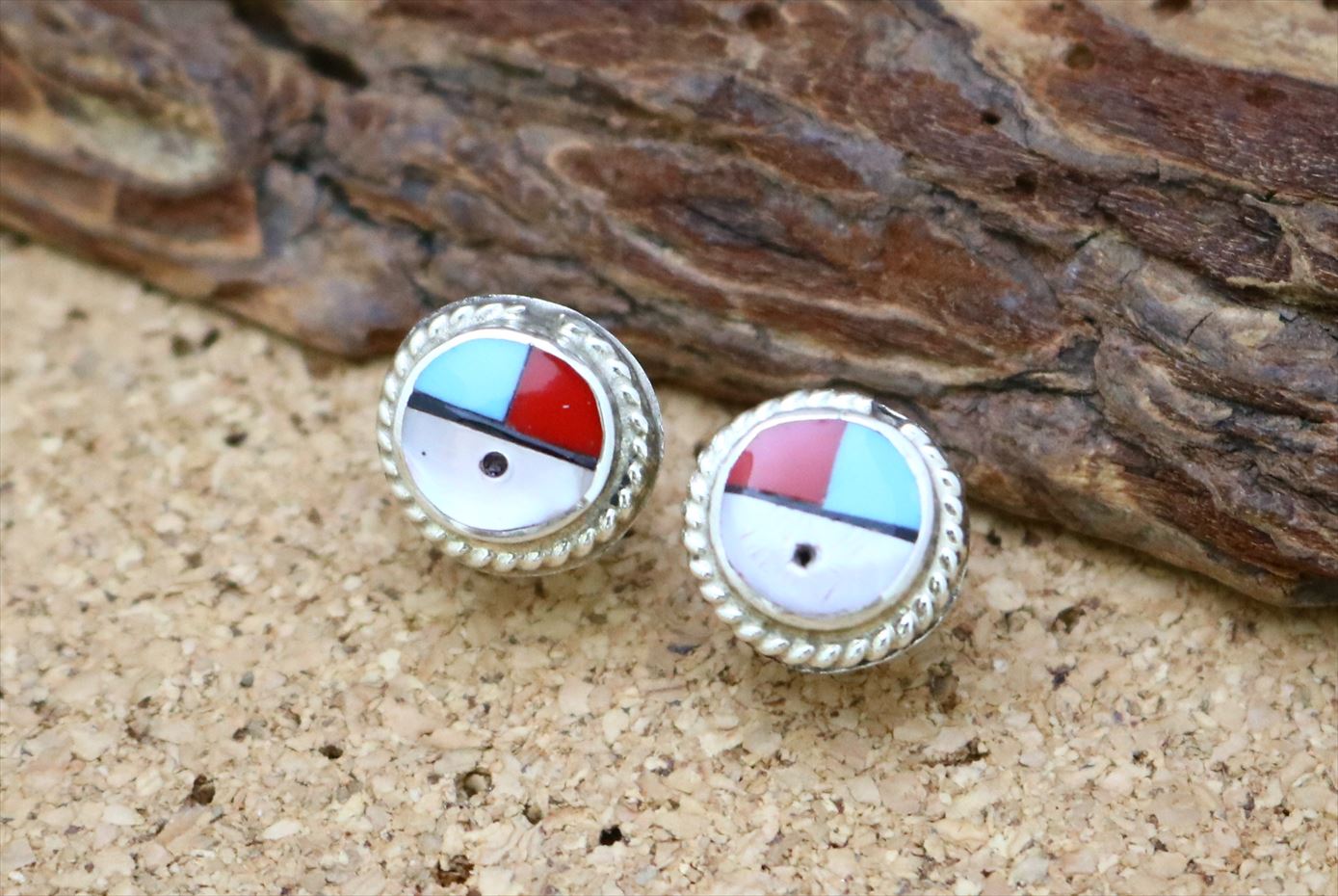 インディアンジュエリー ズニ族 サンフェイス モチーフ インレイ デザイン ピアス ネイティブ アメリカン シルバー アクセサリー ジュエリー ユニセックス メ...