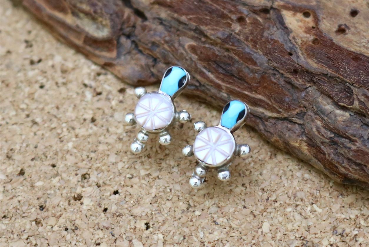 インディアンジュエリー ズニ族 タートル カメ モチーフ インレイ デザイン ピアス ネイティブ アメリカン シルバー アクセサリー ジュエリー ユニセックス ...