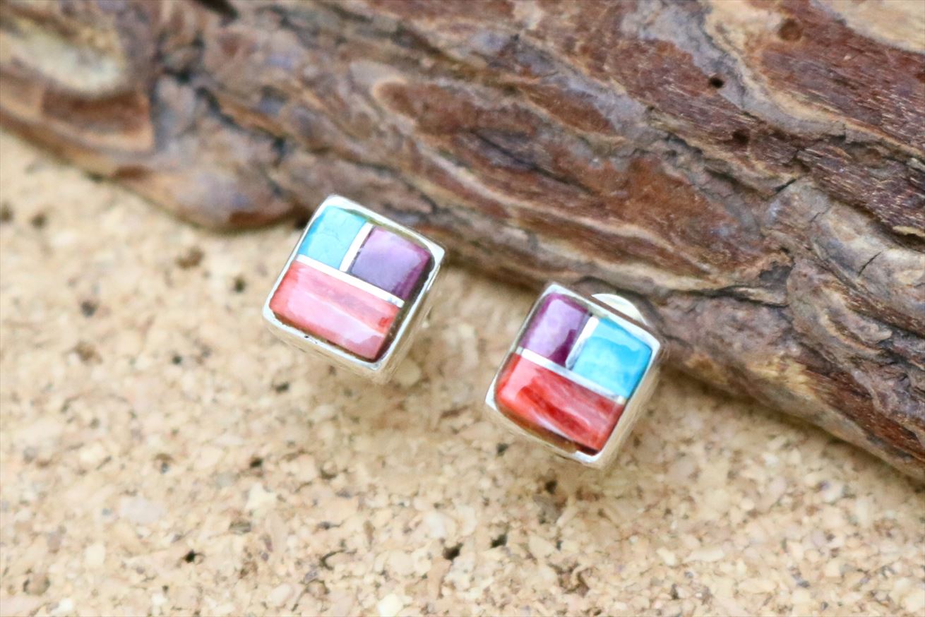 インディアンジュエリー ズニ族 スクエア 3カラー インレイ デザイン ピアス ネイティブ アメリカン シルバー アクセサリー ジュエリー ユニセックス メンズ...