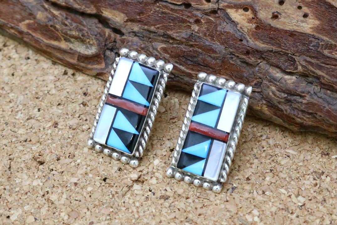 インディアンジュエリー ズニ族 長方形 ズニカラー インレイ デザイン ピアス ネイティブ アメリカン シルバー アクセサリー ジュエリー ユニセックス レディ...