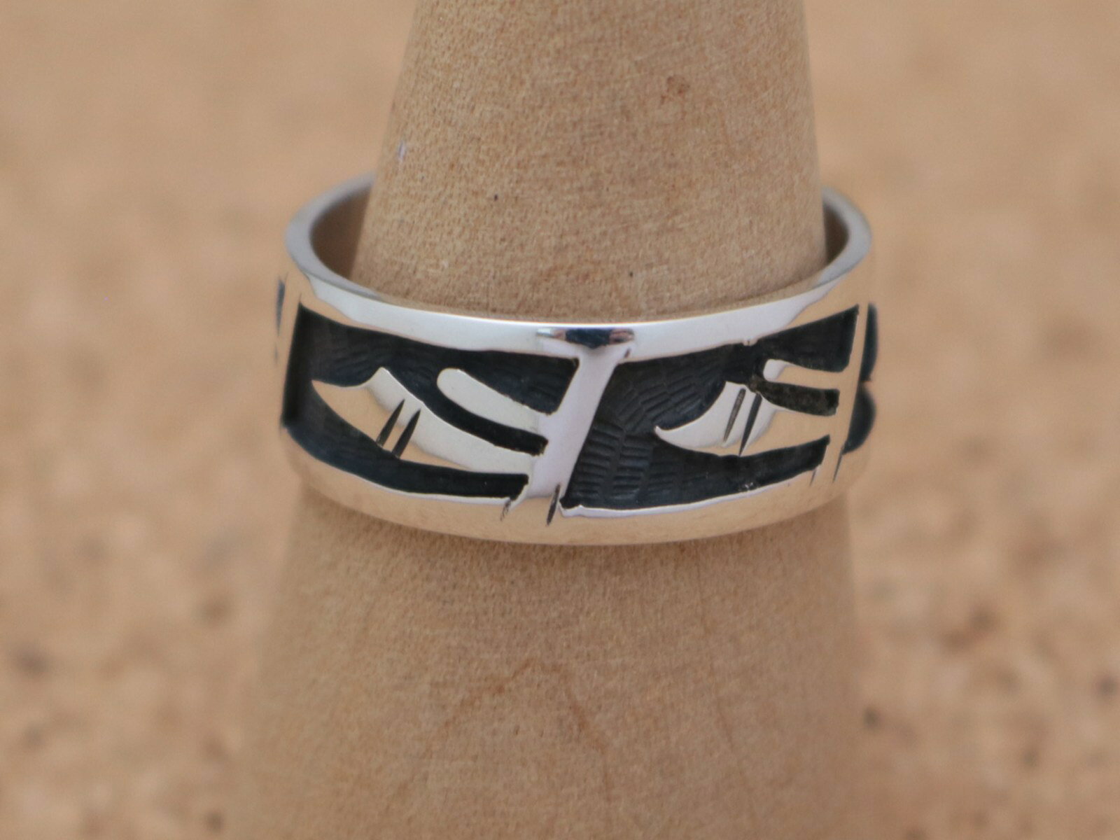 インディアンジュエリー ホピ族 Willis Humeyestewa (ウィリス・フメイェステワ) 作 プレイヤーフェザー モチーフ リング 22号 オーバーレイ ネイティブ アメリカン シルバー アクセサリー ジュエリー メンズ ギフト プレゼント