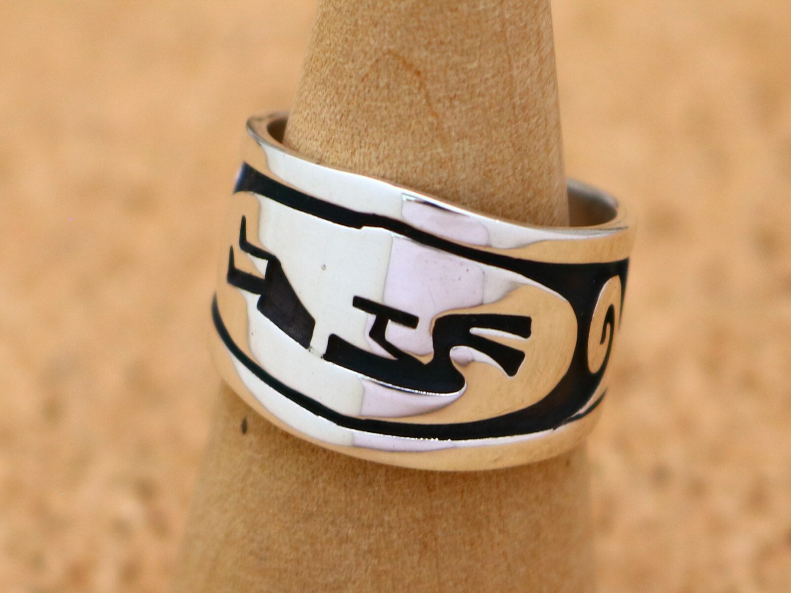 インディアンジュエリー ホピ族 Fernando Puhuhefvaya(フェルナンド・プフヘフヴァヤ)作 ココペリ ウォーター モチーフ リング 16号 オーバーレイ ネイティブ アメリカン シルバー アクセサリー ジュエリー メンズ ギフト プレゼント