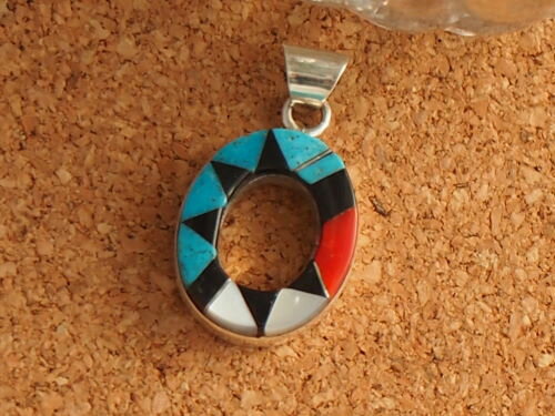 【アルファベットO】インディアンジュエリー・ズニ族 E.C.K.(Elcario & Cleo Kallestewa)作 インレイ・イニシャル ペンダントトップ...