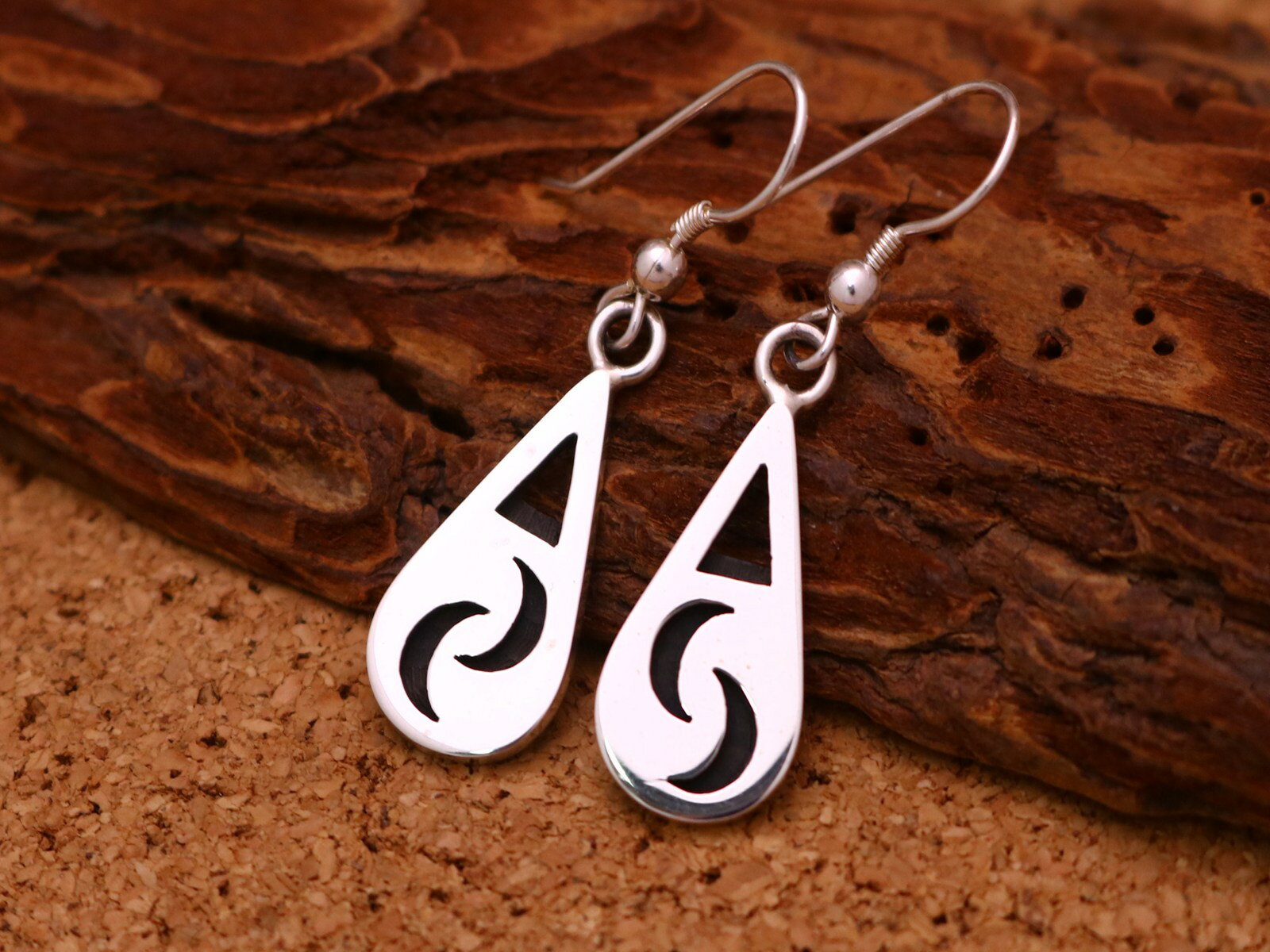 インディアンジュエリー ホピ族 作 フレンドシップ ナクワチ モチーフ ぶら下がり ピアス ネイティブ アメリカン シルバー 925 アクセサリー ユニセックス...