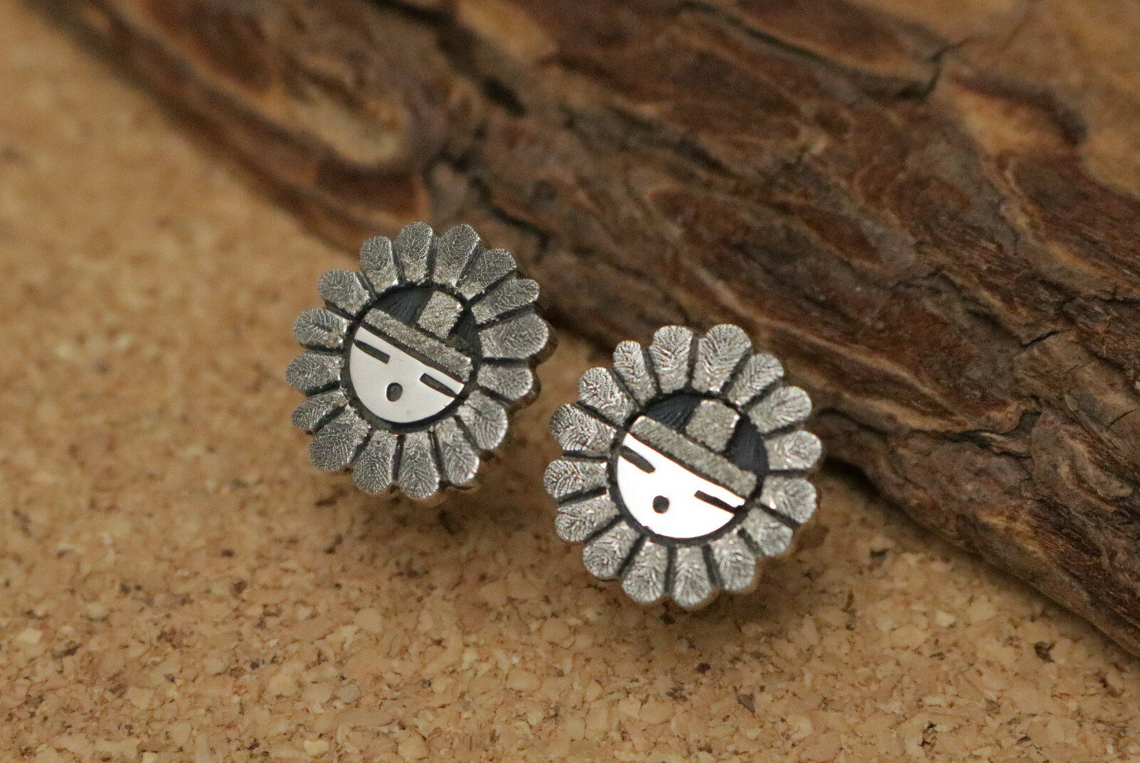 インディアンジュエリー ホピ族 Ronald wadsworth ( ロナルド・ワッズワース )作 サンフェイス スタッズ ピアス ネイティブ アメリカン シル...