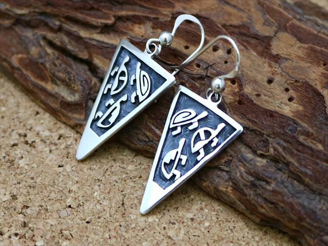 インディアンジュエリー ホピ族 Raymond Kyasyousie( レイモンド・キャスィヨウスィ )作 トライアングル型 カメ 亀 タートル モチーフ ぶら...