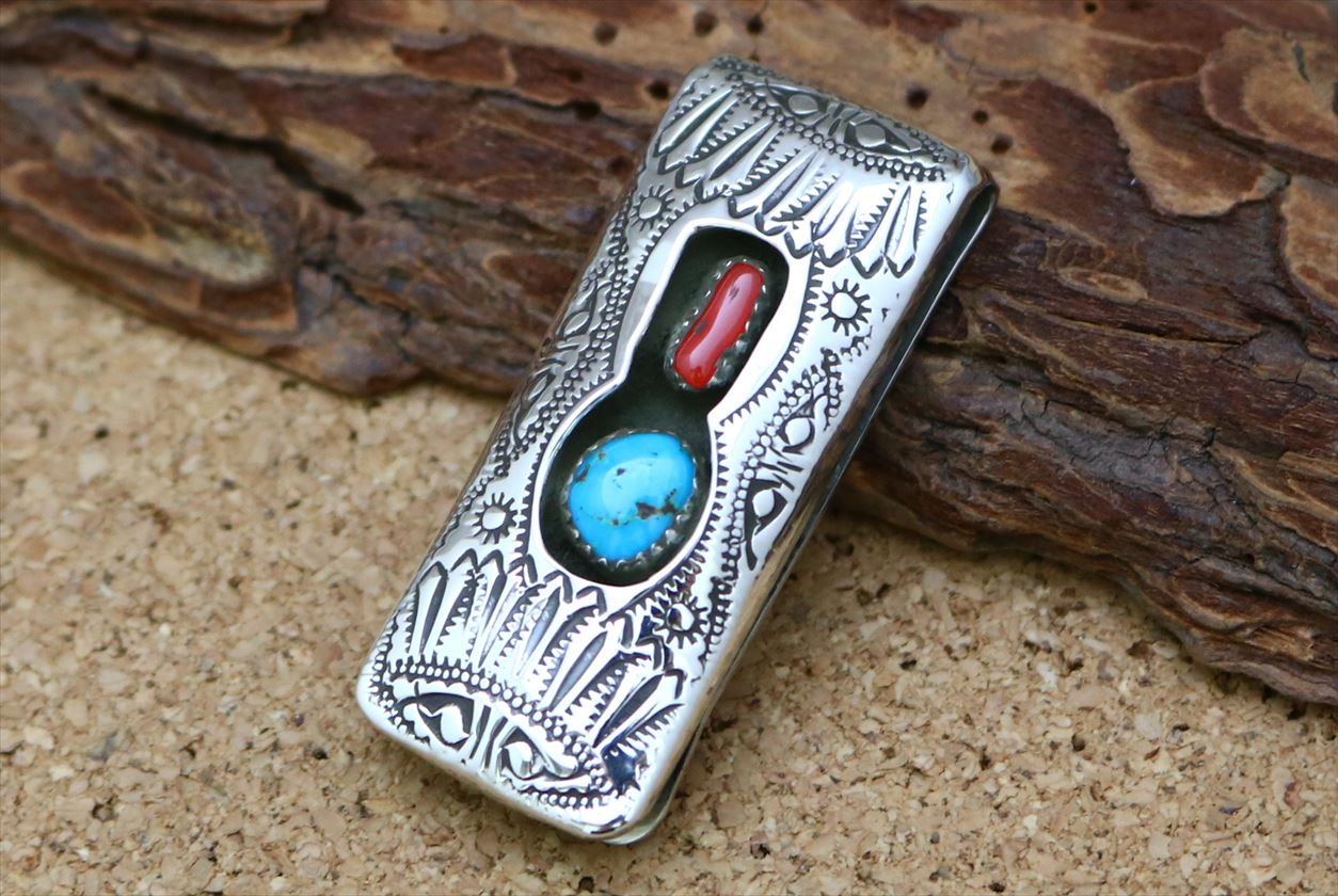 インディアンジュエリー ナバホ族 シルバー ターコイズ コーラル スタンプワーク シャドウボックス マネークリップ ネイティブ アメリカン アクセサリー ジュエ...