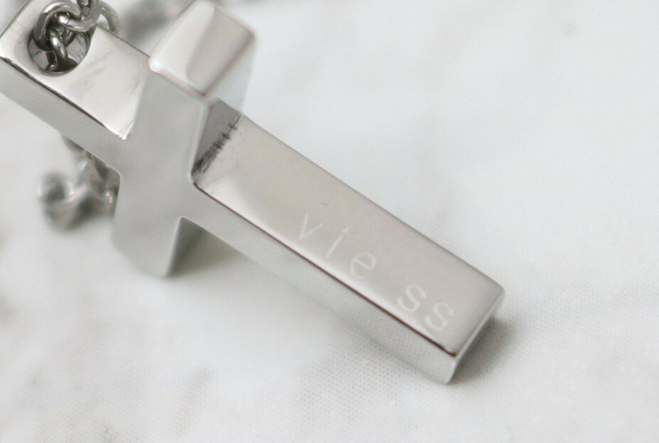インディアンジュエリー SILVER501の【vie】シンプルクロス　ステンレスネックレス｜アングル3