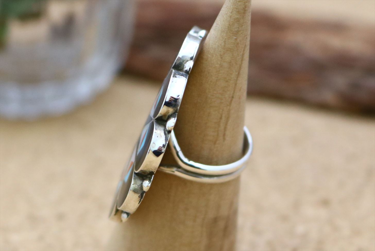 インディアンジュエリー ズニ族 Delwin Gasper (デルウィン・ギャスパー) 作 サンフェイス インレイ デザイン リング 9号 ネイティブ アメリカン シルバー アクセサリー レディース ユニセックス ジュエリー ギフト プレゼント