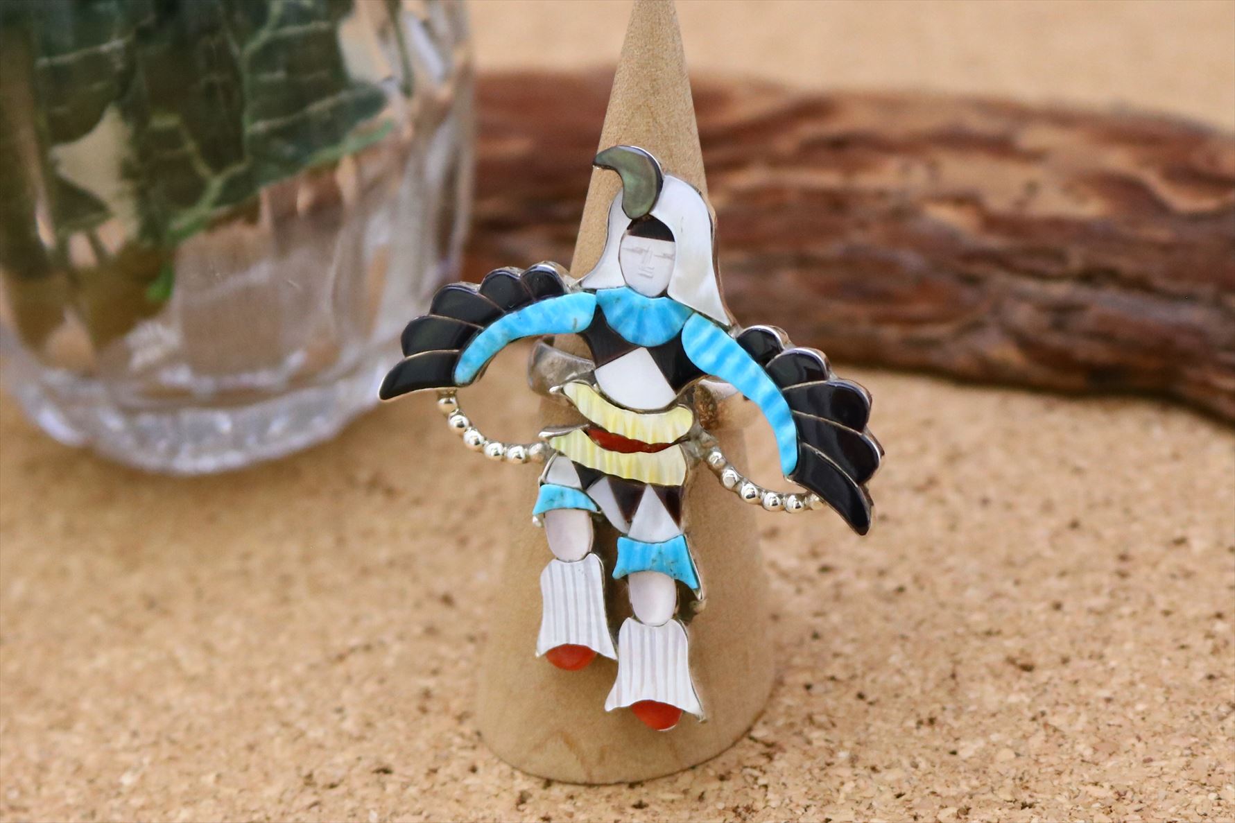 インディアンジュエリー ズニ族 Jonathan Beyuka 作 カチナ イーグルダンサー インレイ デザイン リング 14号 ネイティブ アメリカン シルバ...