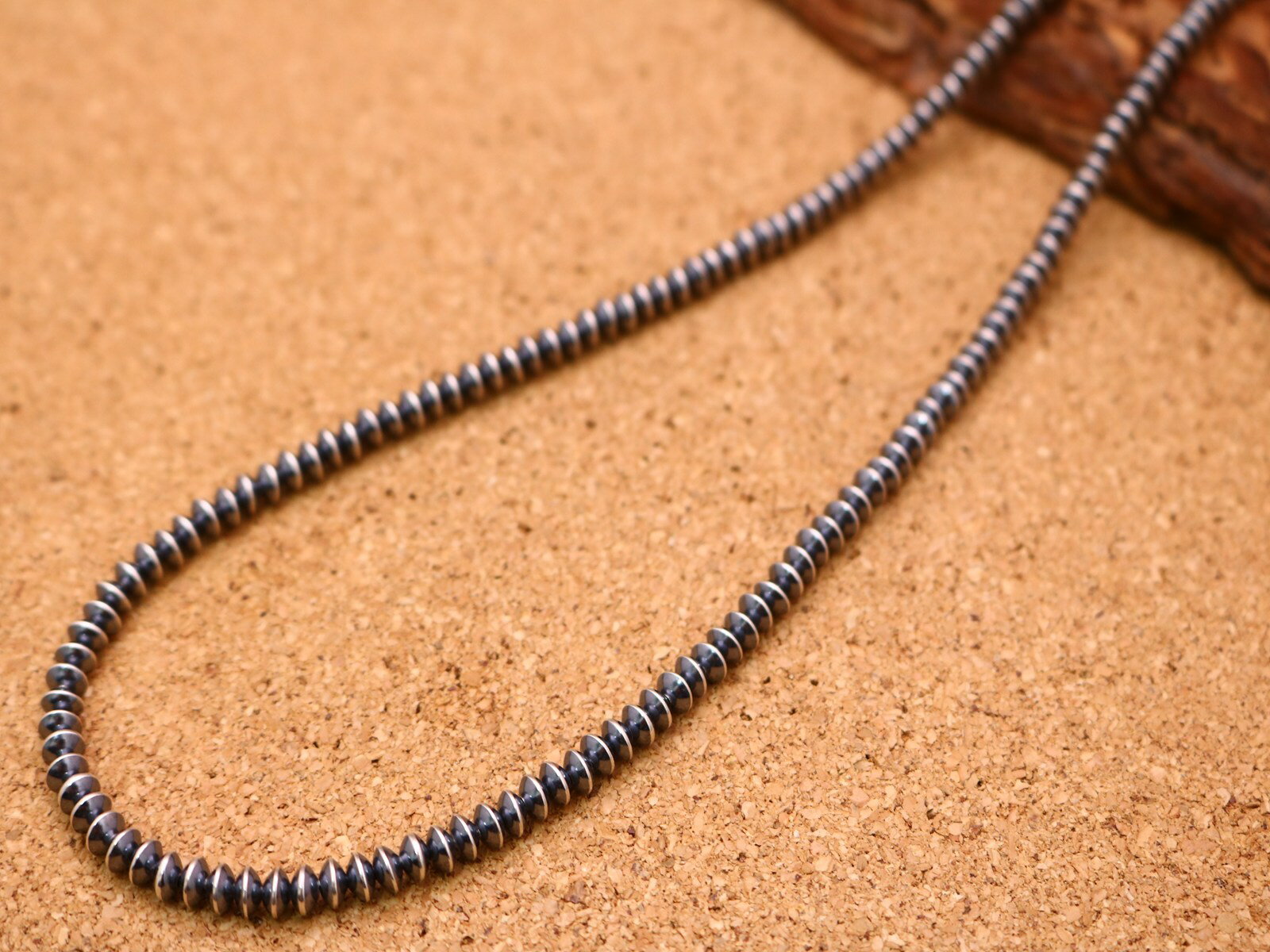 インディアンジュエリー ナバホ族 ナバホパール そろばん型 ビーズ シルバー ネックレス ネイティブ アメリカン ユニセックス レディース メンズ ギフト プレ...