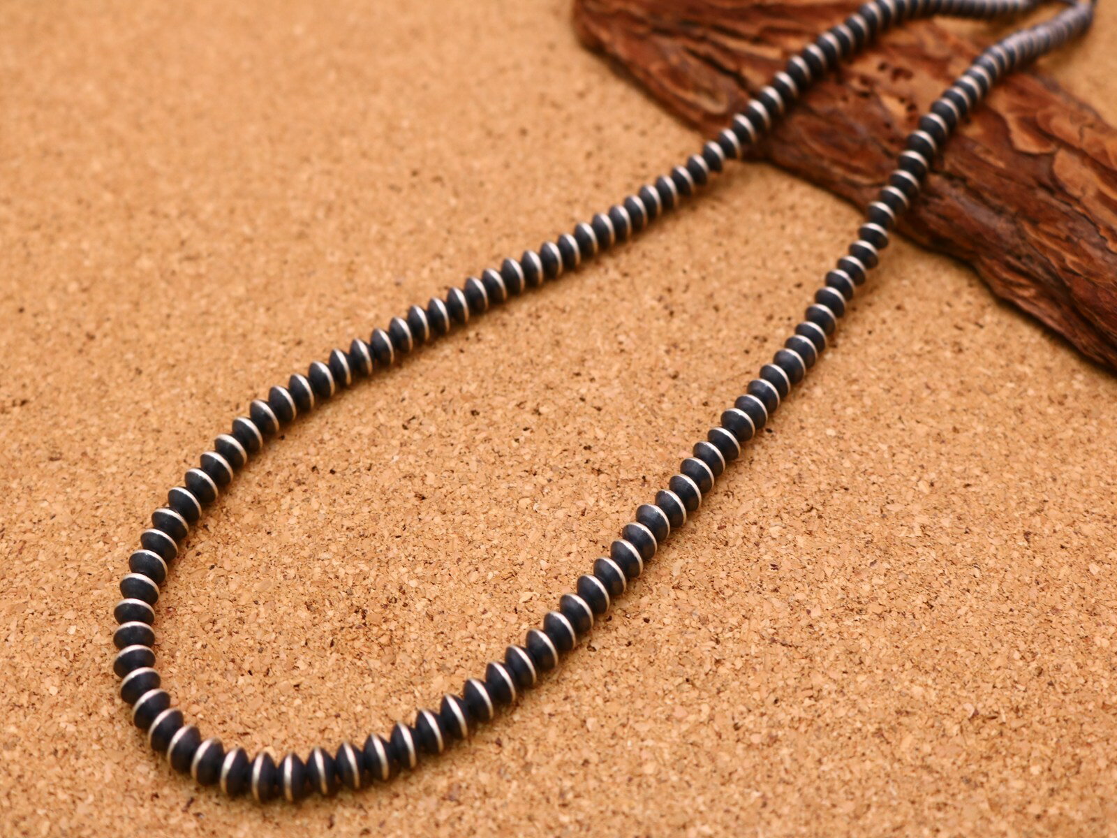 インディアンジュエリー ナバホ族 ナバホパール そろばん型 ビーズ シルバー ネックレス ネイティブ アメリカン ユニセックス レディース メンズ ギフト プレ...