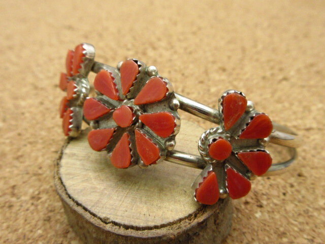 インディアンジュエリー・ナバホ族作 スパイニーオイスターシェル クラスター バングル ネイティブ ア..