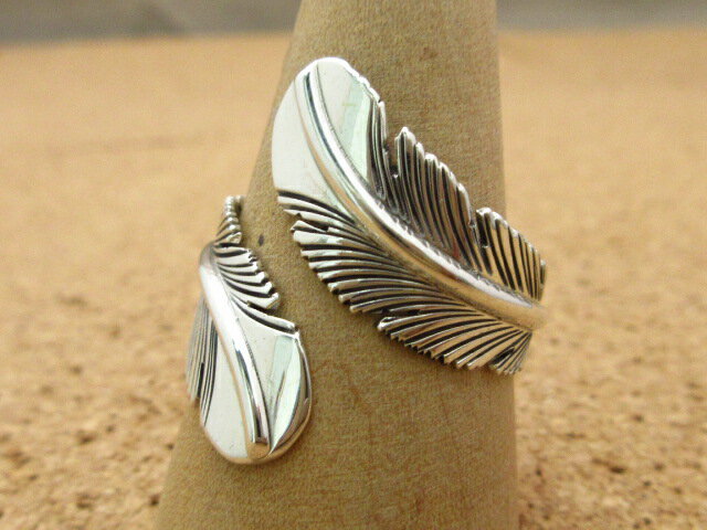 インディアンジュエリー ナバホ族 Harvey Mace (ハーヴィー・メイス)作 23.5号 リング ダブルフェザー ..