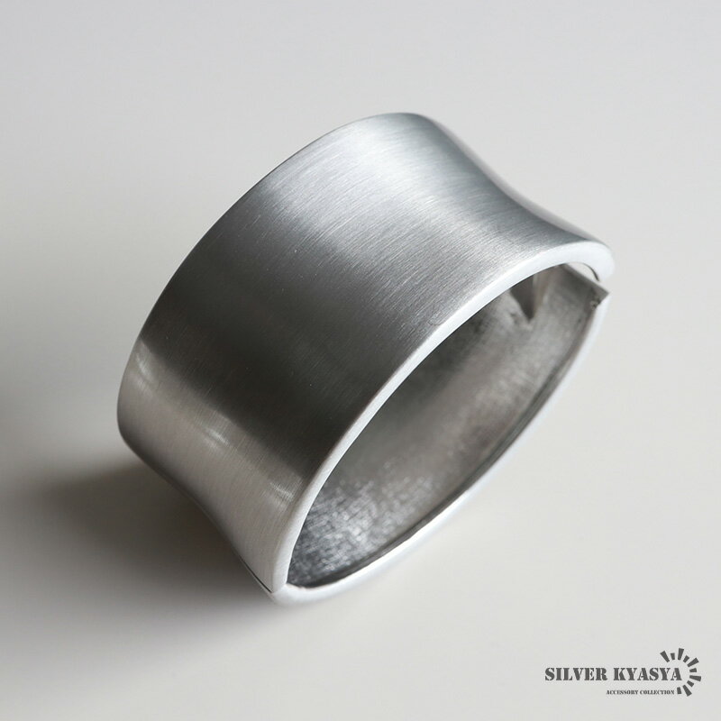 楽天シルバーアクセサリーSILVERKYASYA＼スーパーSALE 10％OFF 3,850円→3,465円 ／艶消し ワイドバングル シルバー マット 太めバングル 極太バングル 大ぶり ヘアライン シンプル 人気 トレンド 流行り 大人 お洒落 おしゃれ モード 開閉式