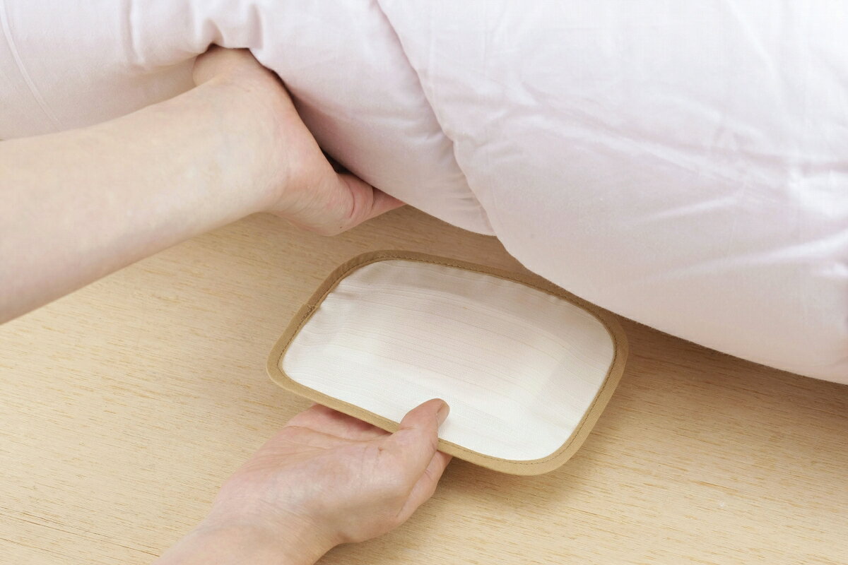 【エントリーで最大100%Pバック】 ダニ取りマット エース ふとん用 10枚セット日本製 殺虫剤不使用 駆除 粘着清潔 衛生的 洗濯できないダニ対策 ダニキャッチ イエダニアトピー アレルギー ダニ退治