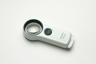 コイル モバイルルーペ (46φ/9X) 9倍 ハンドルーペ 拡大鏡 手持ちルーペ 拡大鏡 小型 天眼鏡 虫メガネ 虫眼鏡 シニア 精密作業用 高倍率 コンパク...