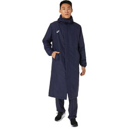 asics アシックス TEAM C LONG COAT ピーコート XL 2031D539 400 | スポーツ メンズ XL 紺 服 衣類 衣料品 アウター コート ロングコート 中わた 中綿 ロング丈 背ベンチレーション 再帰反射ディテール 保温性 あたたかい ワンポイントデザイン