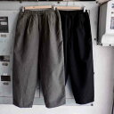 Ordinary fits オーディナリーフィッツ 好評頂いている、風船の様にふんわりとしたpants、BALL PANTSを少し細く仕上げたpants。 こちらは毎冬完売するwoolのモデル。 両サイドにはポケット。 フロントはジップフライ。 ゴムが入ったウエストにはドローコードも付いています。 裾に向けて綺麗に絞りが掛かっているので、 着用した時のシルエットはとても綺麗です。 着用された方々から「とても好きなpantsになりました」とのご意見も頂いています。 また、細身の男性の方で着用下さっている方もいたり、ユニセックスで好評頂いています。 少しゆとりのあるシルエットなので、下にタイツなどを履いても外に響きません。 かなり重宝するパンツですよ。 素材 : wool 100% color : gray , black ※モニターによっては色味が違って見える場合があります。 00(ウエスト30cm、股上39cm、股下50cm、ワタリ35cm、すそ幅20cm) ※ウエストはゴムなので伸びます。 made in JAPANOrdinary　fits　オーディナリーフィッツ