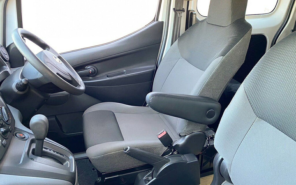 ジェイクラブ NV200 バネット フロントシート アームレスト 無段階タイプ 運転席側のみ PVC j-club LEGANCE レガンス